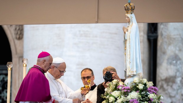 pope-leo-XIV-prayer-vigil-rosary-