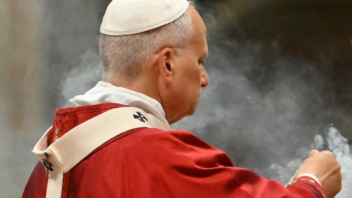 pope-leo-incense-back.jpg
