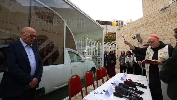 popemobile being blessed