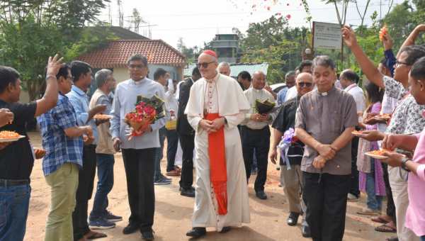 Corner Item Image - Cardinal Czerny visits “world’s most persecuted people”