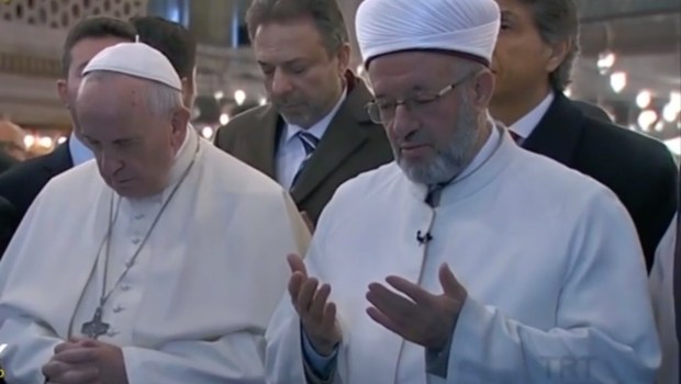 Pope Francis with the mufti at the Blue Mosque in Istanbul, November 29, 2014