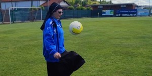 Nun steps in to stop potential road rage in Rome