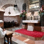 Pope in Assisi visits Francis’ tomb, concludes bishops’ meeting
