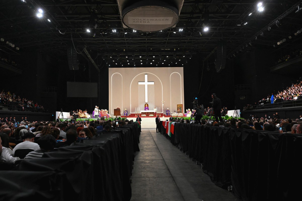 pope-leo-xiv-mass-volkswagen-arena-istanbul