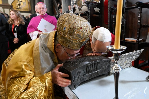 pope-leo-xiv-patriarch-bartholomew-i-st.-peterís-reliquary-patriarchal-church-saint-george-istanbul