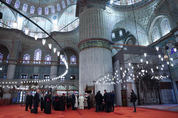 pope-leo-xiv-sultan-ahmed-mosque-blue-mosque-istanbul