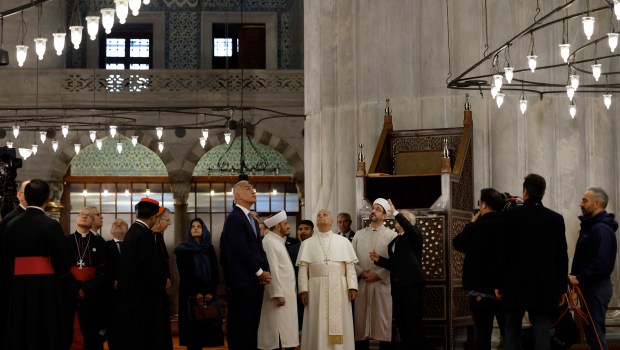 pope-leo-xiv-sultan-ahmed-mosque-blue-mosque-istanbul