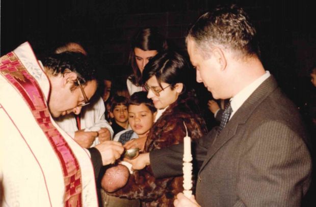 Su hermana le impulsó a ser sacerdote