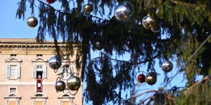 Pope asks kids to pray for his intentions