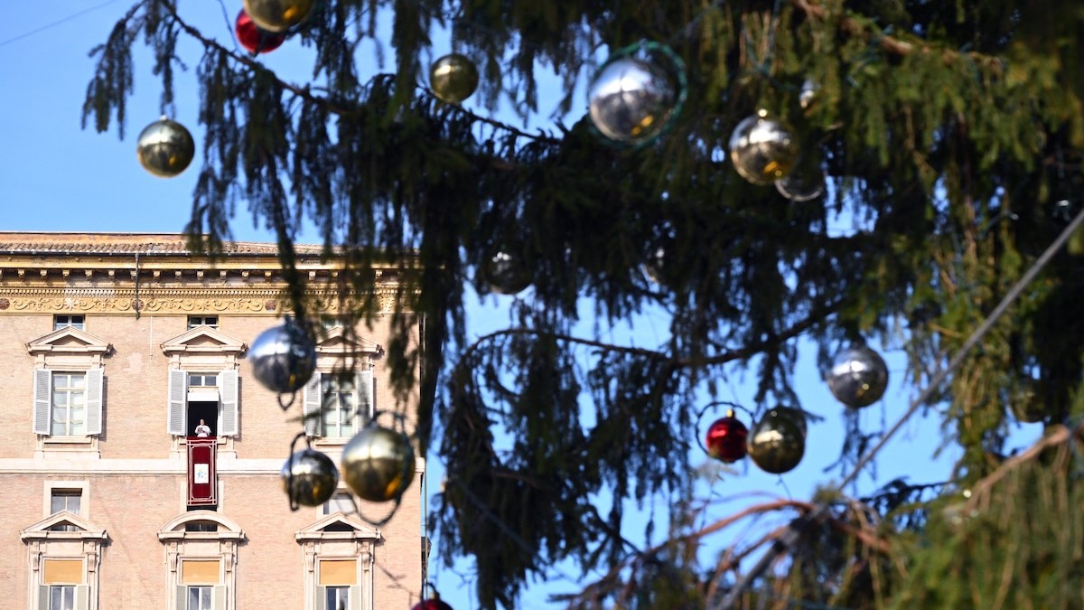 angelus-leo-christmas.jpg