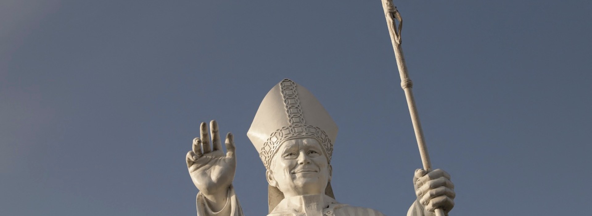 chiclayo-statue2.jpg