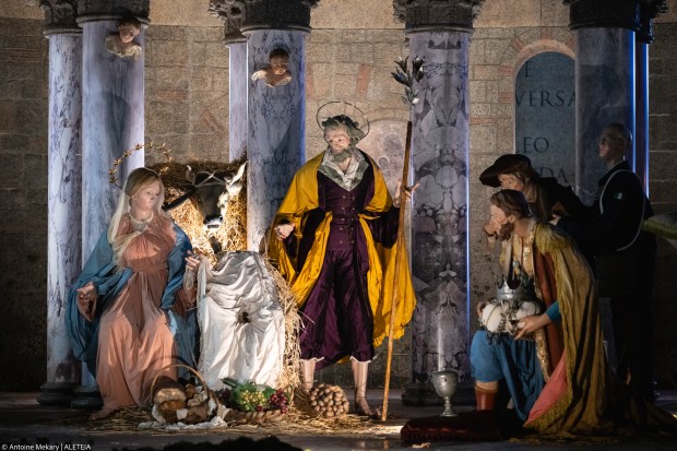 christmas-tree-nativity-scene-st-peters-square-vatican