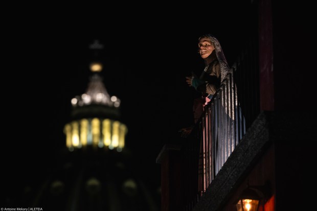 christmas-tree-nativity-scene-st-peters-square-vatican