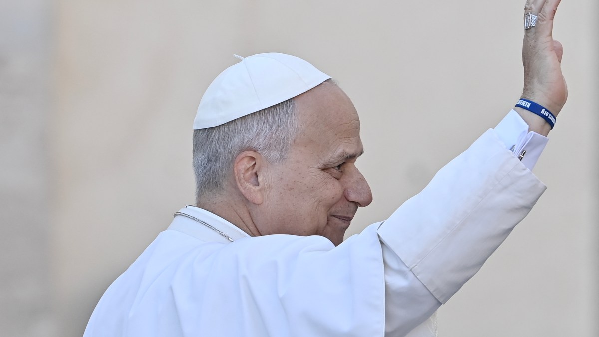 pope-wave.jpg