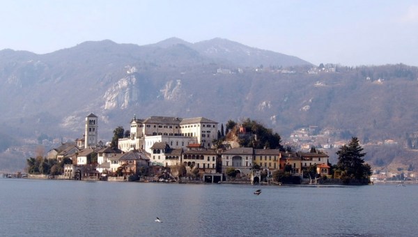 Corner Item Image - The tiny Italian Alpine lake that celebrates St. Julius on January 31