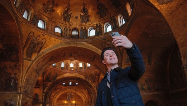 Corner Item Image - Need some loveliness? Check out ‘Seeking Beauty’