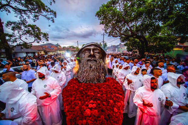 eucharistic-procession-largest-bronze-sculpture-saint-charbels-face-australia