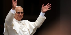 Pope takes up new Vatican II document at audience