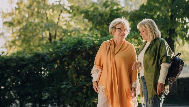 mujeres charlando