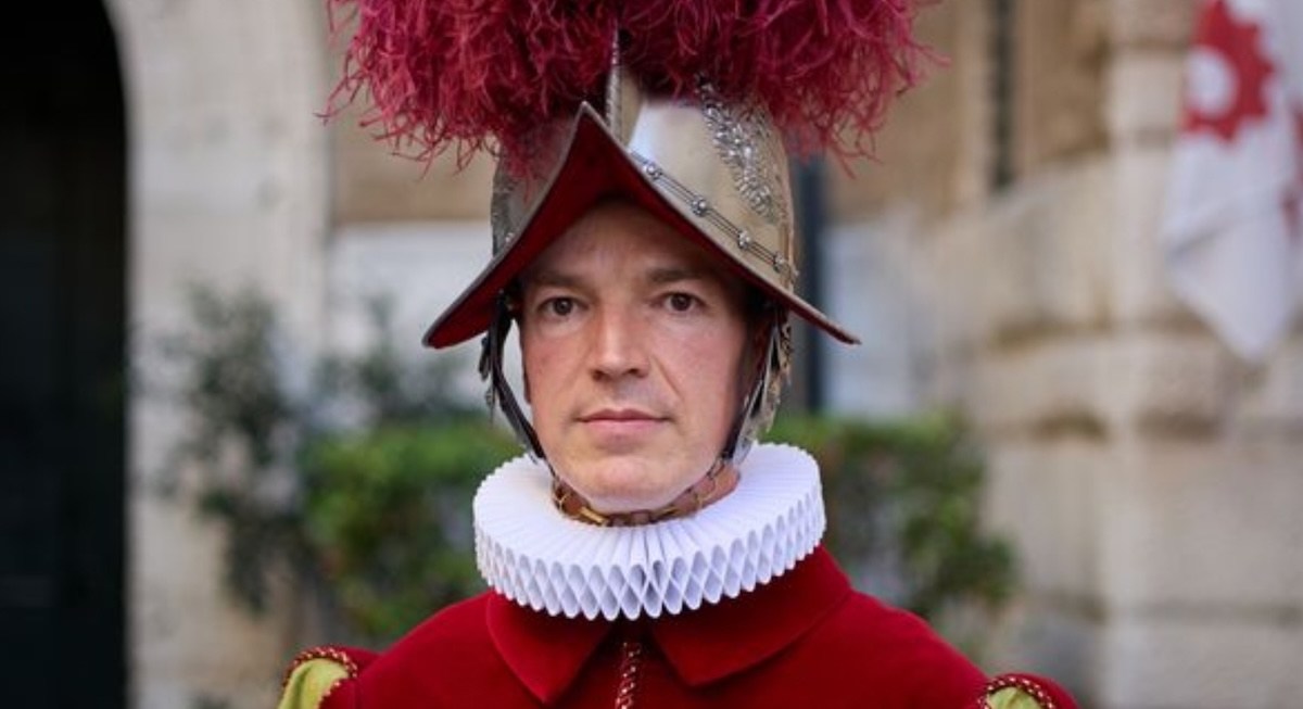 Photo of Lieutenant Anton Kappler of the Swiss Guard, now Pope Leo XIV's new butler