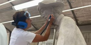 Statue made for the Sagrada Familia “welcomes the world”