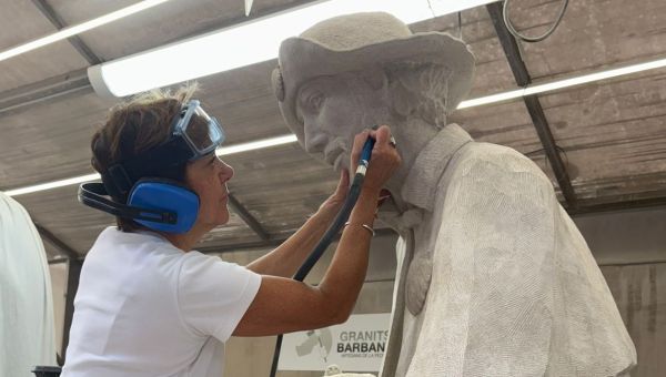 Sculptor Béatrice Bizot finalizes her Saint Roch for the Sagrada Familia