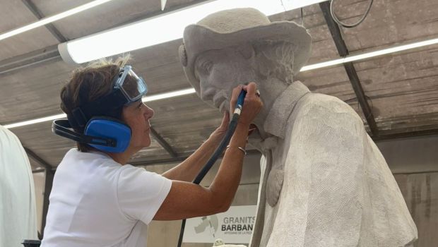Sculptor Béatrice Bizot finalizes her Saint Roch for the Sagrada Familia