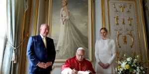 Writing reveals who we are, says Pope Leo