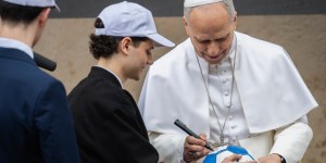 How one soccer team used the Pope to tease its rivals