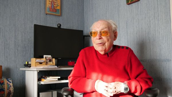 Corner Item Image - Jewish Holocaust survivor finds hope and the light of Christ