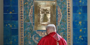 In Algeria, Pope steps away from cameras to pray with martyrs