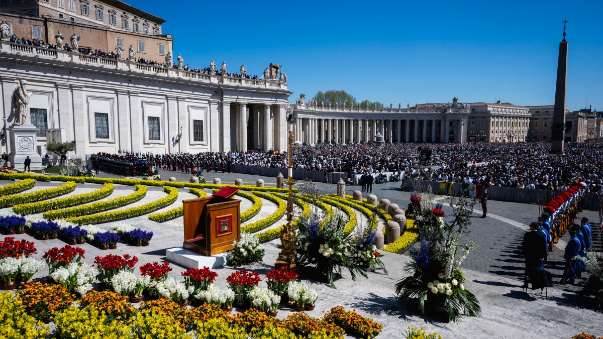 easter-mass-urbi-et-orbi-vatican-pope-leoxiv