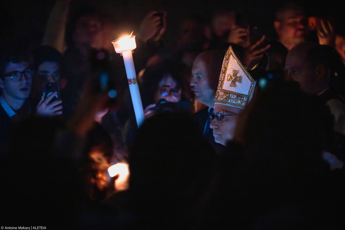{"rendered":"(Slideshow) Pope Leo Easter Vigil 2026"}