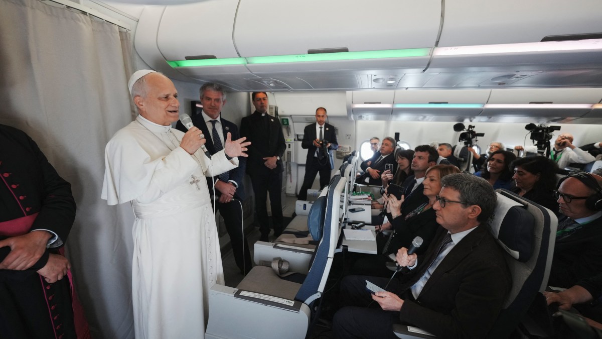 pope-leo-xiv-papal-flight-malabo-rome