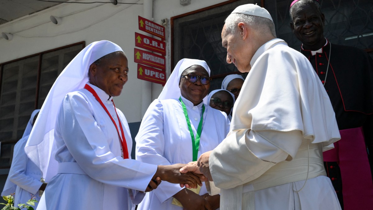 pope-leo-xiv-visit-saint-paul-catholic-hospital-douala-cameroon-africa