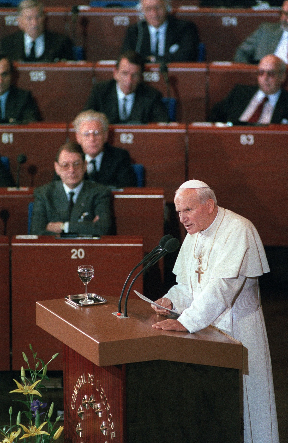 John Paul II addresses the European Council