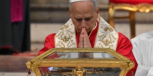 Pope Leo spends time in prayer with St. Augustine’s relics