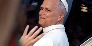 In emotional meeting, Pope gives young people a mission