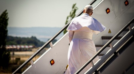Pilots share experience after Pope joins cockpit