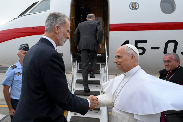 pope-leo-xiv-spanish-king-felipe-vi-takeoff-incident