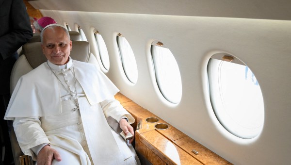 pope-leo-xiv-spanish-king-felipe-vi-takeoff-incident