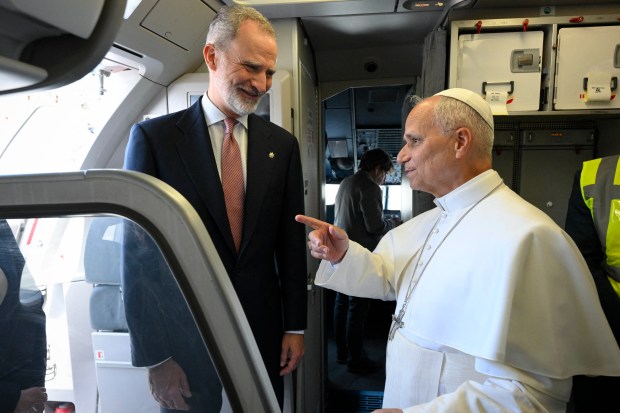 pope-leo-xiv-spanish-king-felipe-vi-takeoff-incident