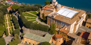 Leo returns to palace that Francis converted into museum