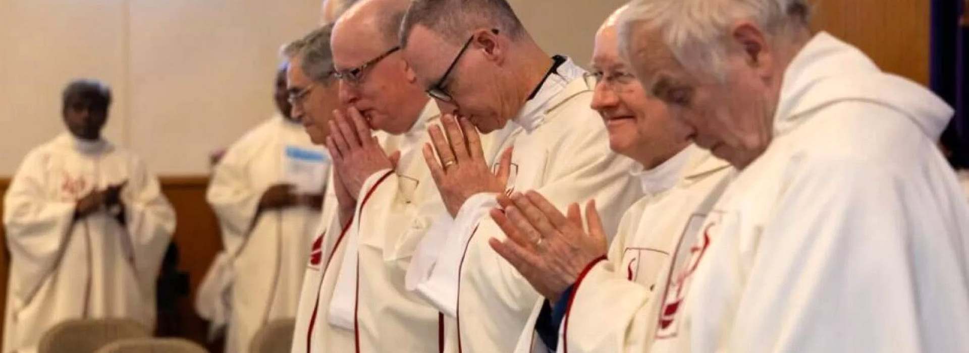 jesuits-at-farewell-Mass-Jesuits-West.jpg