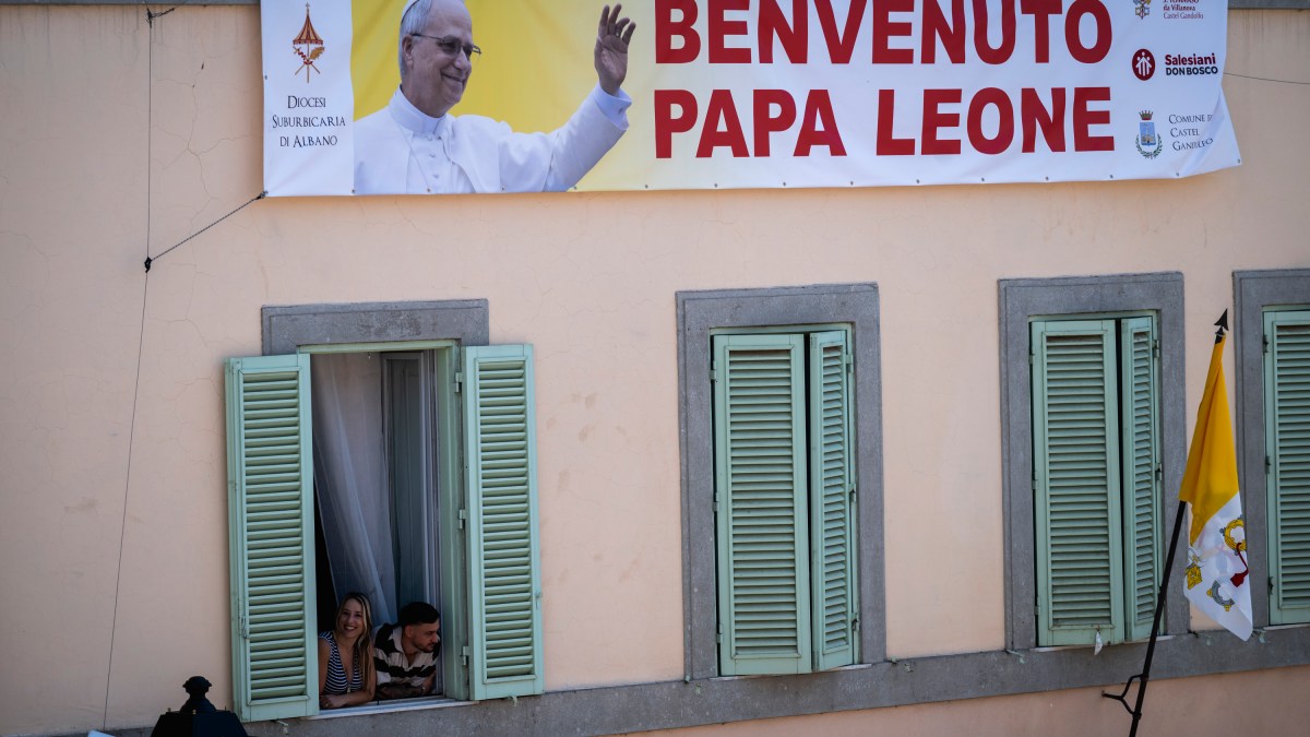 pope-leo-xiv-angelus-castel-gandolfo
