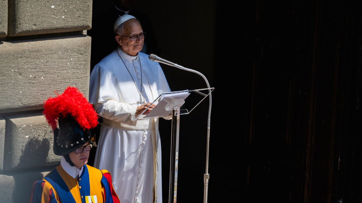 pope-leo-xiv-angelus-castel-gandolfo