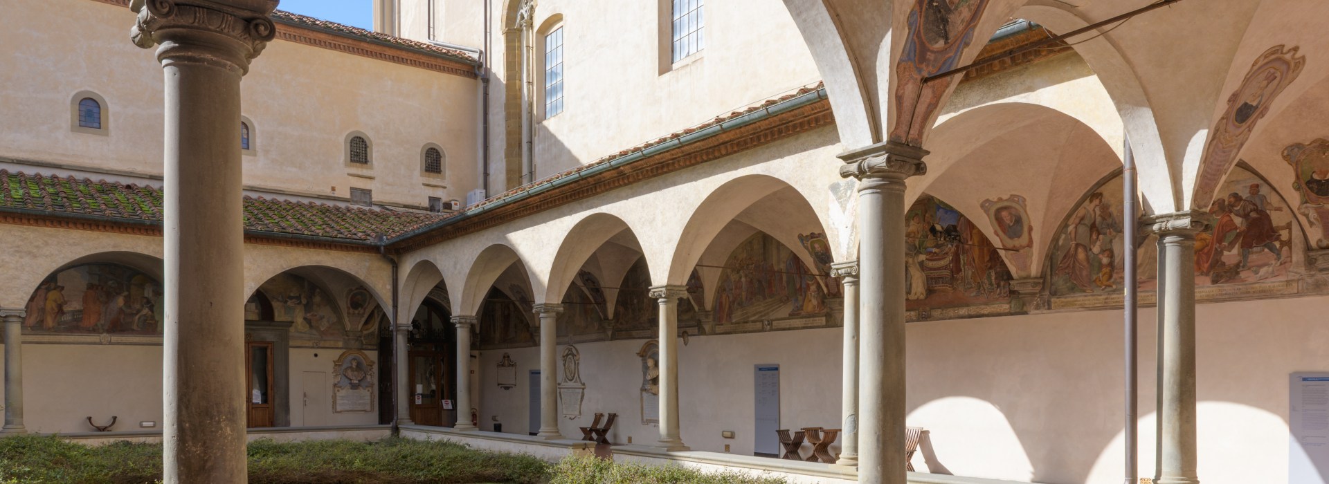 Large cloister of the Convent of San Marco with Renaissance arcades and frescoes, 15th century, Florence, Italy.