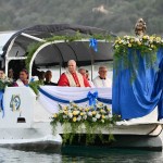 (Photos) Pope’s boat procession a sign of God’s power