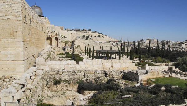 Panoramic view of the Solomon's temple remains and Al-Aqsa Mosque minaret in Jerusalem. Israel