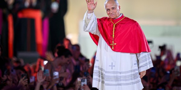 Returning home, Pope speaks of many ‘almost miracles’ in France